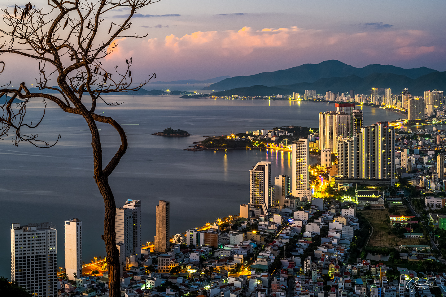 DỊCH VỤ CHO THUÊ XE ĐI SÀI GÒN - NHA TRANG